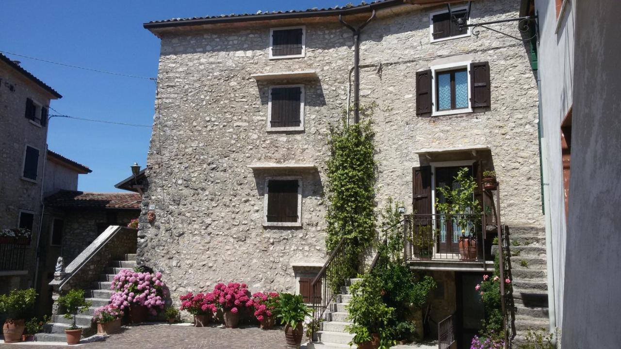 Beb Da Paolo Con Vista Lago San Zeno di Montagna Exterior foto